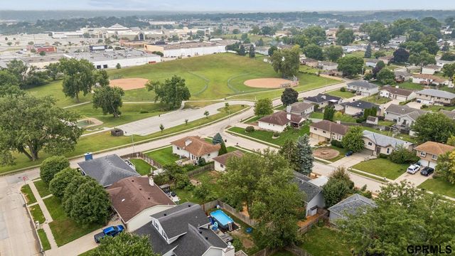 13633 Hascall Street, Omaha, NE 68144