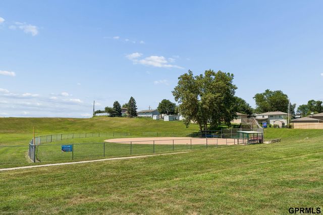13633 Hascall Street, Omaha, NE 68144