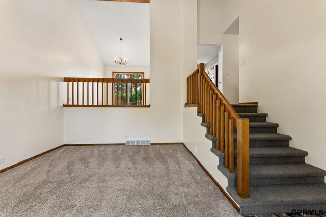 13633 Hascall Street, Omaha, NE 68144