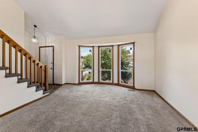 13633 Hascall Street, Omaha, NE 68144