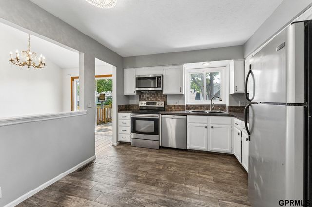 13633 Hascall Street, Omaha, NE 68144