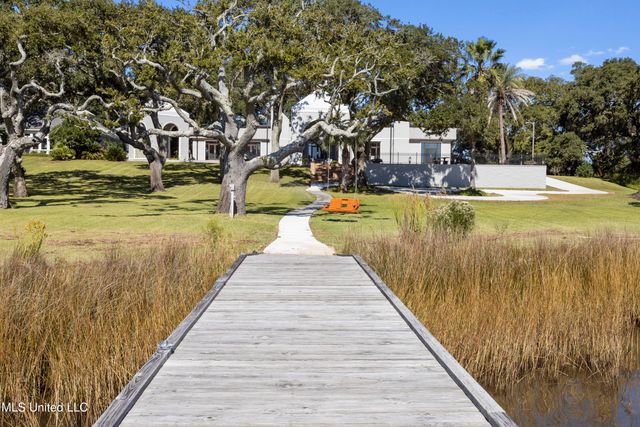 308 Italian Isle Road, Gautier, MS 39553
