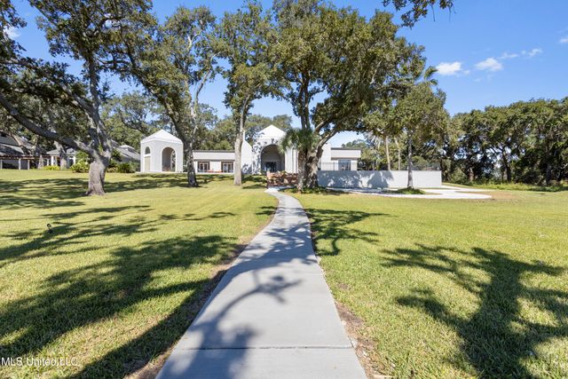 308 Italian Isle Road, Gautier, MS 39553