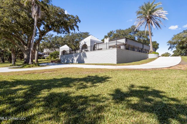 308 Italian Isle Road, Gautier, MS 39553