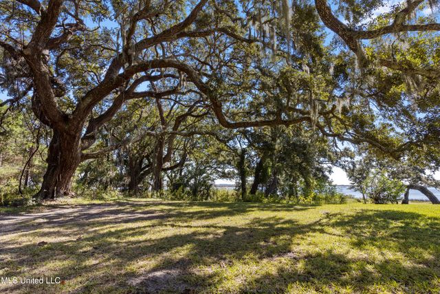308 Italian Isle Road, Gautier, MS 39553