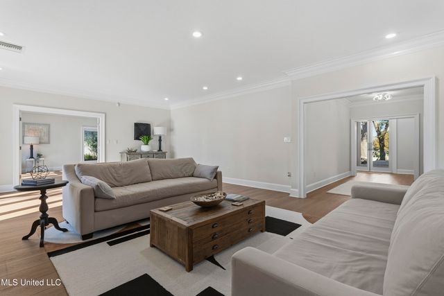 308 Italian Isle Road, Gautier, MS 39553