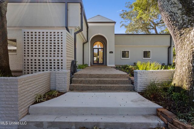 308 Italian Isle Road, Gautier, MS 39553