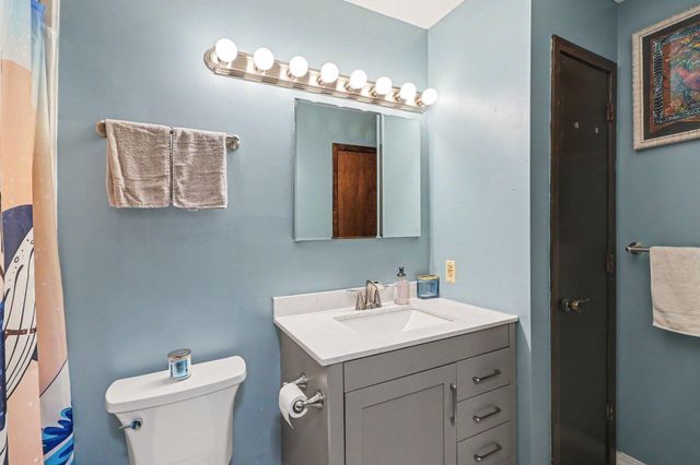 4490 Woodgate Point, Eagan, MN 55122