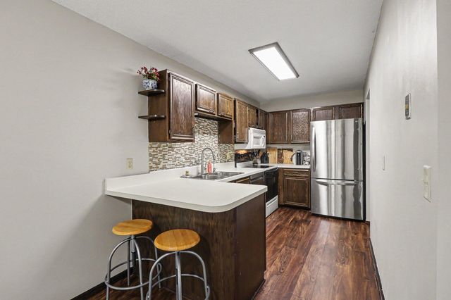 4490 Woodgate Point, Eagan, MN 55122