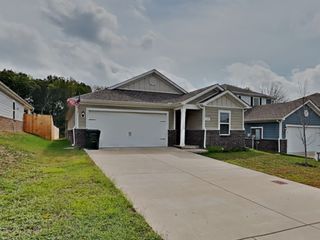 127 Harvest Cir, Dickson, TN 37055