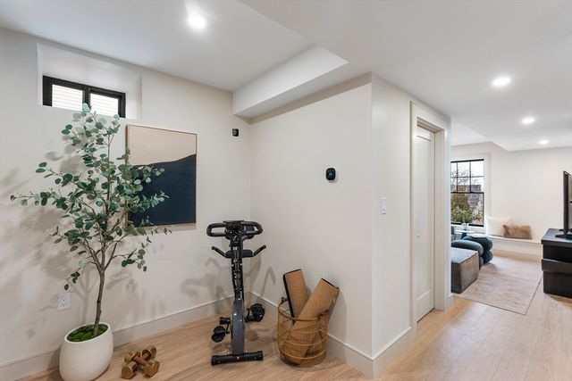 142 Metropolitan 1, Boston, MA 02131