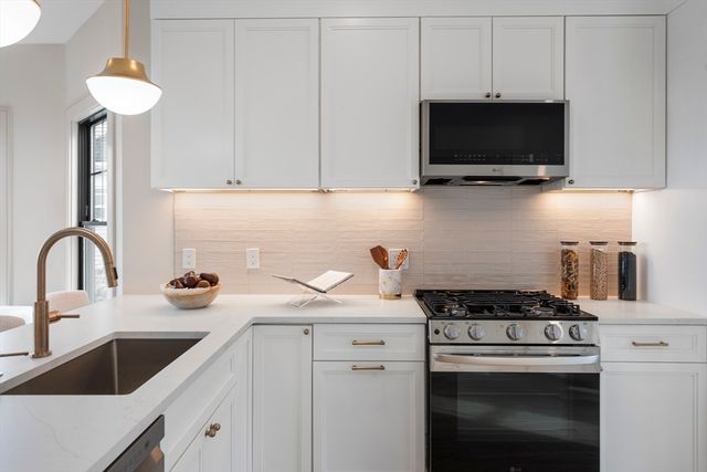 142 Metropolitan 1, Boston, MA 02131