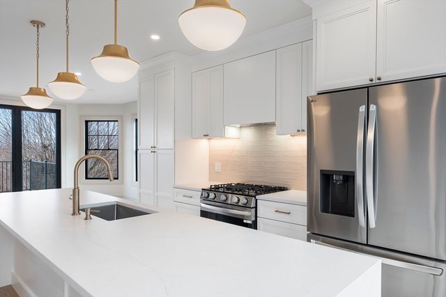 142 Metropolitan 1, Boston, MA 02131