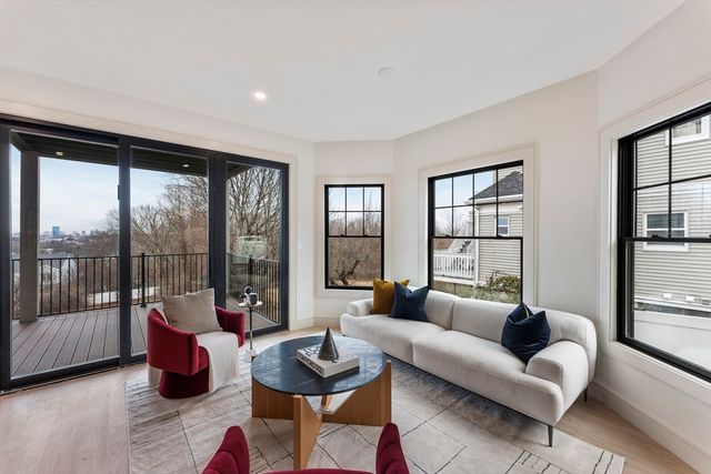 142 Metropolitan 1, Boston, MA 02131