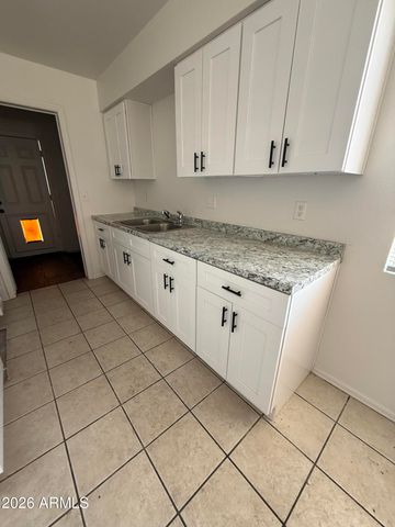 2819 E CAPRI Circle 1, Mesa, AZ 85204