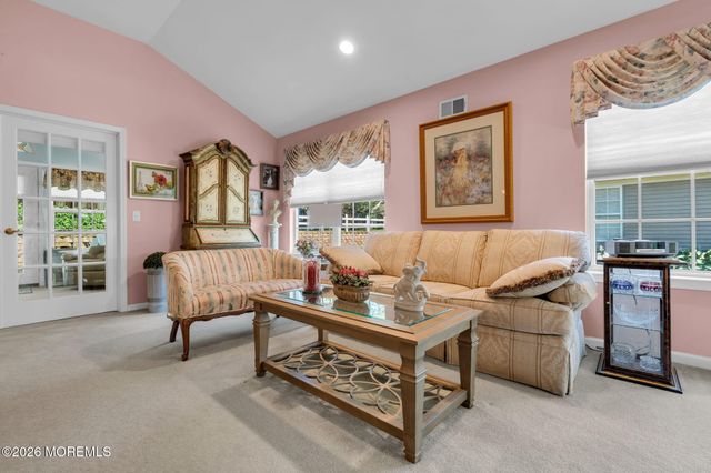 7 Skylark Lane, Lakewood, NJ 08701