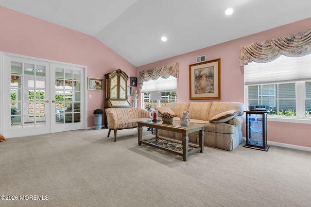 7 Skylark Lane, Lakewood, NJ 08701