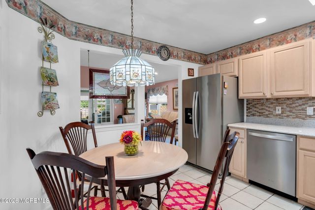 7 Skylark Lane, Lakewood, NJ 08701
