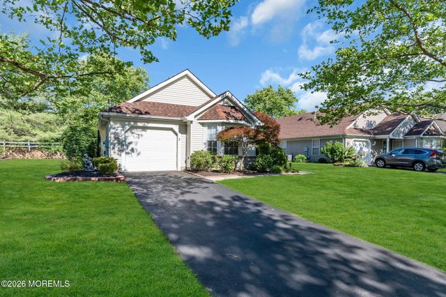 7 Skylark Lane, Lakewood, NJ 08701