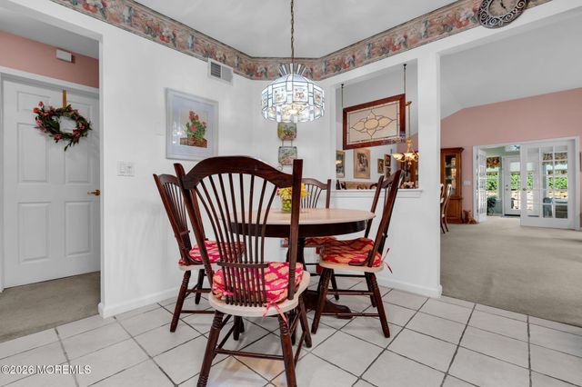 7 Skylark Lane, Lakewood, NJ 08701