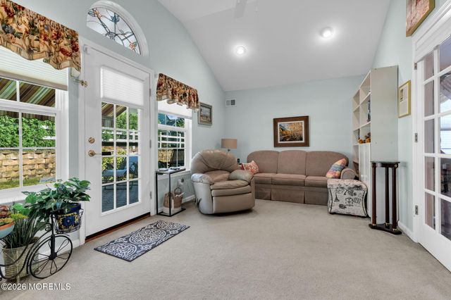 7 Skylark Lane, Lakewood, NJ 08701
