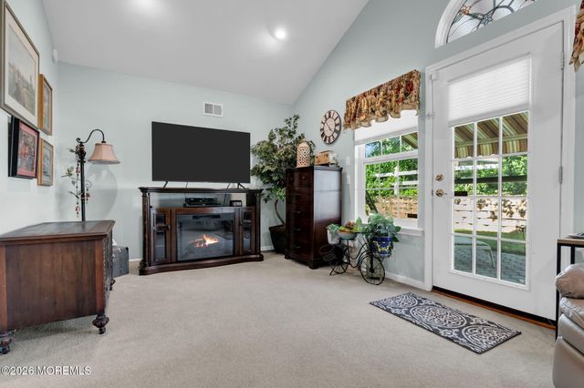 7 Skylark Lane, Lakewood, NJ 08701