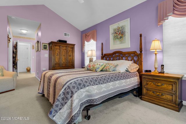 7 Skylark Lane, Lakewood, NJ 08701