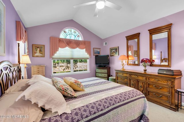 7 Skylark Lane, Lakewood, NJ 08701