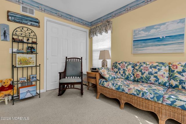 7 Skylark Lane, Lakewood, NJ 08701
