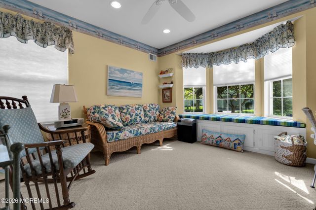 7 Skylark Lane, Lakewood, NJ 08701