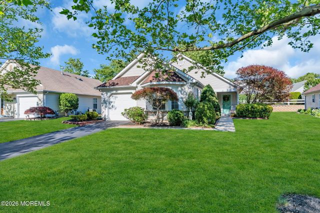 7 Skylark Lane, Lakewood, NJ 08701