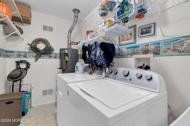 7 Skylark Lane, Lakewood, NJ 08701