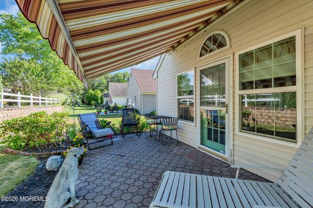 7 Skylark Lane, Lakewood, NJ 08701