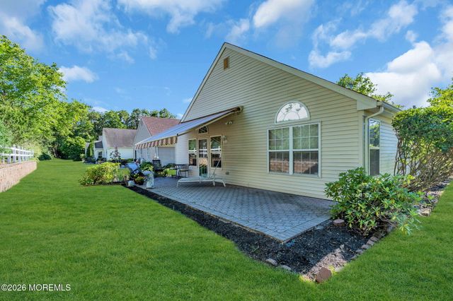 7 Skylark Lane, Lakewood, NJ 08701