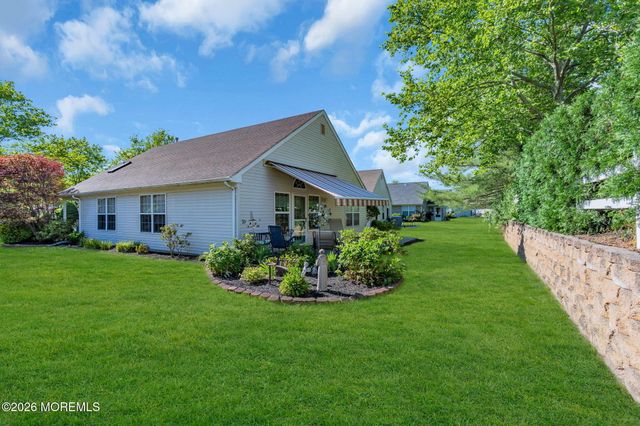 7 Skylark Lane, Lakewood, NJ 08701