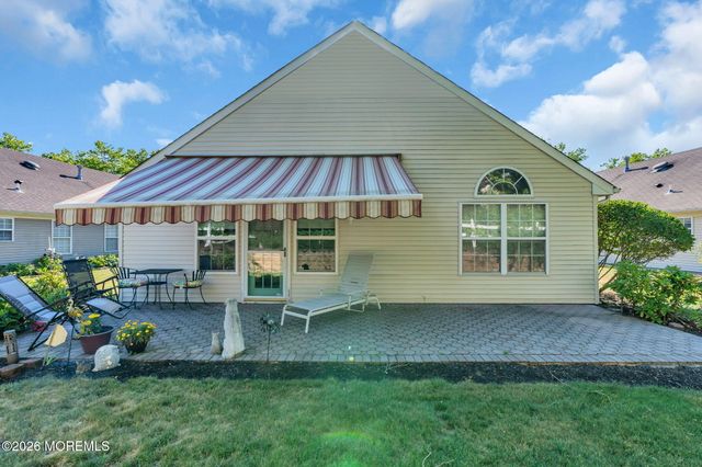 7 Skylark Lane, Lakewood, NJ 08701
