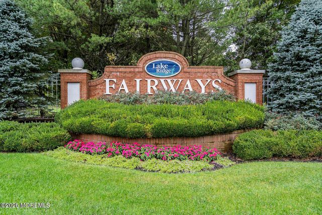 7 Skylark Lane, Lakewood, NJ 08701