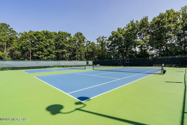 7 Skylark Lane, Lakewood, NJ 08701