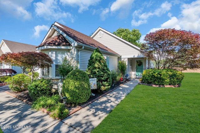 7 Skylark Lane, Lakewood, NJ 08701