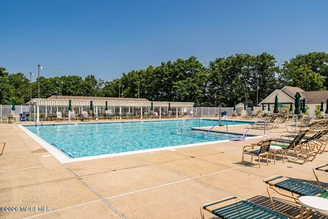 7 Skylark Lane, Lakewood, NJ 08701