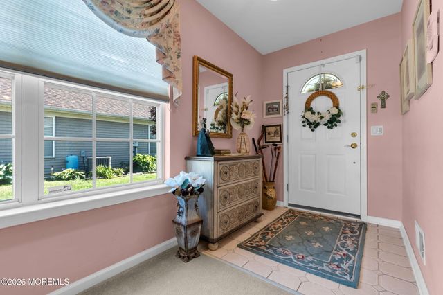 7 Skylark Lane, Lakewood, NJ 08701