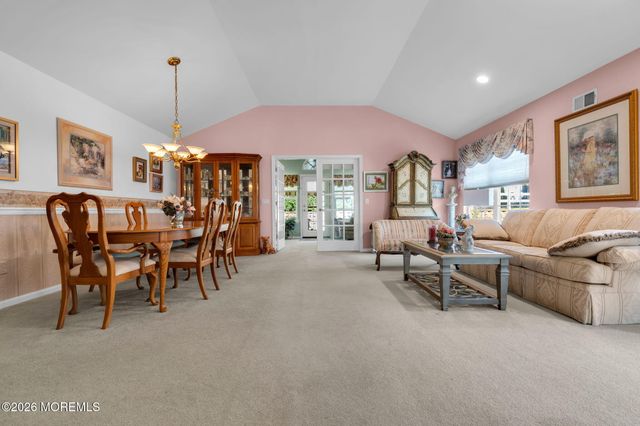 7 Skylark Lane, Lakewood, NJ 08701