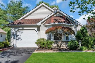 7 Skylark Lane, Lakewood, NJ 08701