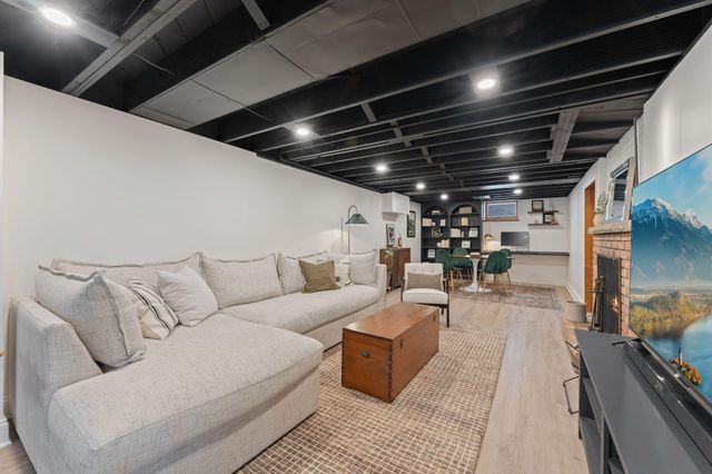 6112 10th Avenue S, Minneapolis, MN 55417