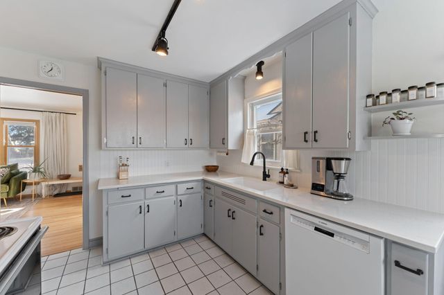 6112 10th Avenue S, Minneapolis, MN 55417