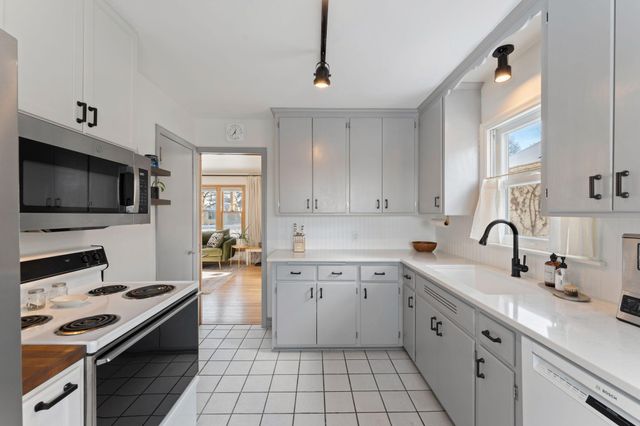 6112 10th Avenue S, Minneapolis, MN 55417