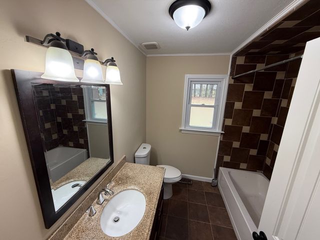 204 Orchard Ln, Winchester, TN 37398