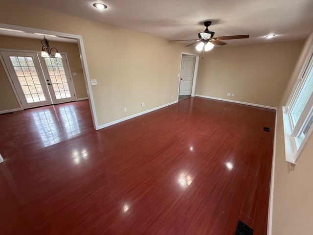 204 Orchard Ln, Winchester, TN 37398