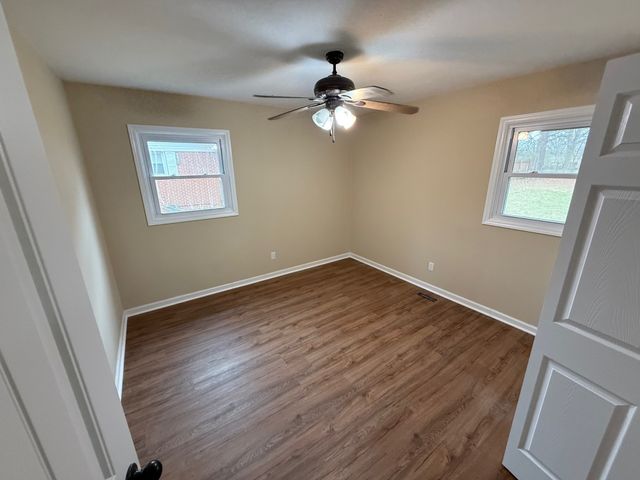 204 Orchard Ln, Winchester, TN 37398