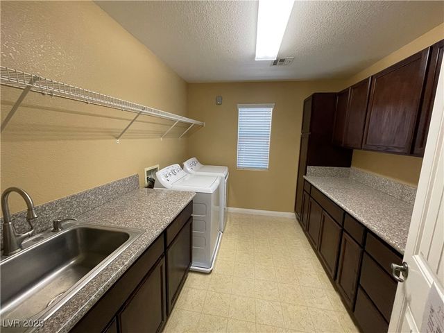 9072 Sendero Avenue, Las Vegas, NV 89178